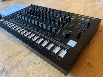 Roland TR-8S Groovebox top stav - 4
