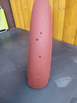 Predám prvotypovy zadný blatník Jawa 550 - 4
