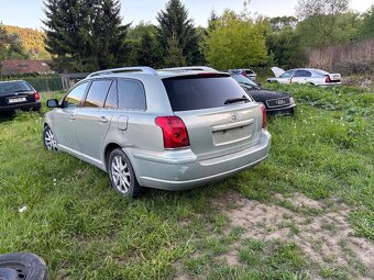 Toyota avensis 2.0 - 4