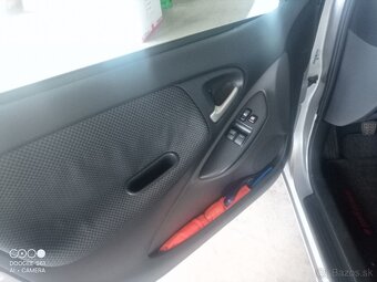 Yaris - 4
