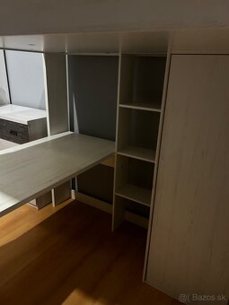 Multifunkčná poschodová posteľ so stolom a skriňou– TOP stav - 4