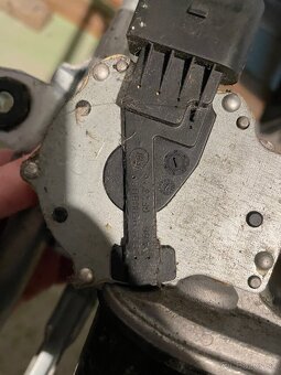 Predám pantograf spolu so stieračmi VW Golf 4 - 4