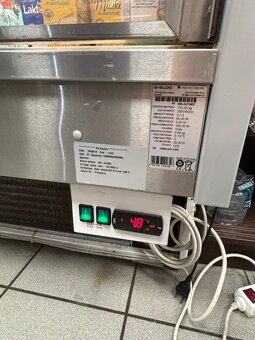 Vitrína na zákusky do prevádzky - 4