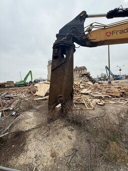 CAT 330 - 4