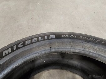 235/45R18 - 4