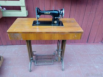 Šijaci stroj Lada - 4