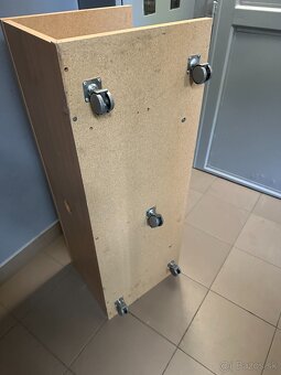 Stôl pod televízor - 4