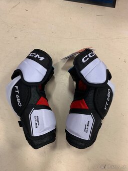 UPLNE NOVE ELITE/ POLOPROFI CCM JETSPEED 680 SR - 4