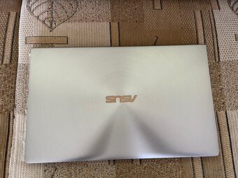ASUS ZenBook 14 (UX433FAC) – strieborný, hliník - 4