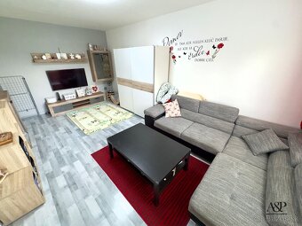 NA PREDAJ VEĽKÝ 3 IZB. BYT S LOGGIOU, 84M2, UL. S. JURKOVIČA - 4