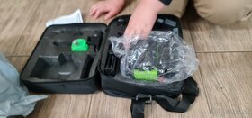 Nivelačný laser tzv. 4D tj 16 líniový so zel lúčom 2x bat - 4