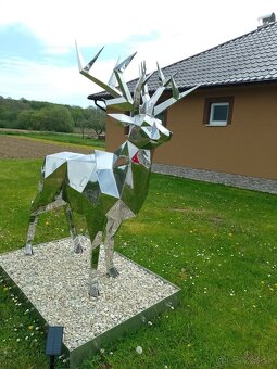 Socha jeleňa z nehrdzavejúcej ocele. - 4