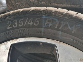 Predám pneumatiky s diskami 235/45 R17 - 4