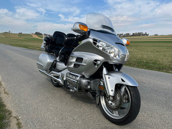 HONDA  GL 1800 GOLDWING - 4