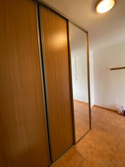 Prenájom 1 –izbový byt s 2 balkónmi - 4