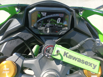 Kawasaki Ninja ZX-4RR (2025) - 4