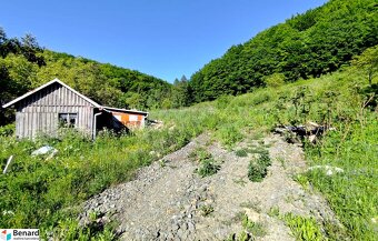 NÁDHERNÝ SLNEČNÝ POZEMOK POD LESOM, ZLATÁ BAŇA, 4331 m2 - 4