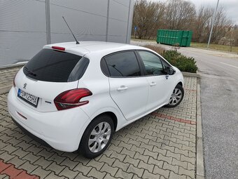 Peugeot 208 - 4