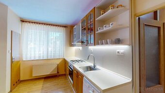 Tehlový 3 izbový byt na Rastislavovej, parkovanie - 4