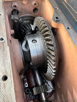 Predám zadnú časť po GOna zetor 7745 a 8145 - 4