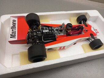 F1 MCLAREN FORD M23 1976 JAMES HUNT MINICHAMPS 1:18 - 4