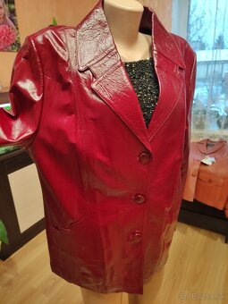 Červená kožená bunda. - 4