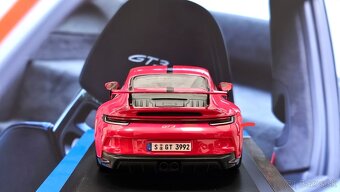 PORSCHE GT3 RS 1:18 RED/červená Maisto - 4