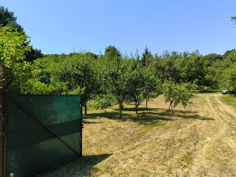 Záhrada 771 m² s chatkou, elektrinou a studňou – Dúbravka - 4