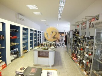 NA PREDAJ budova 673m2 v centre NITRY - 4