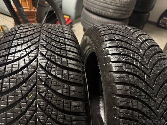 Goodyear Vector 4Seasons Gen-3 215/60 R17 100V - 4
