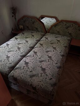 Gauč, postel a skriňa - 4