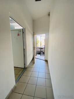 Na prenájom obchodný priestor 30 m2 v centre mesta Dunajská  - 4