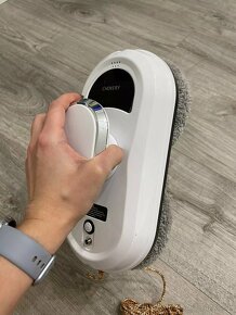 Roboticky umývač okien - 4