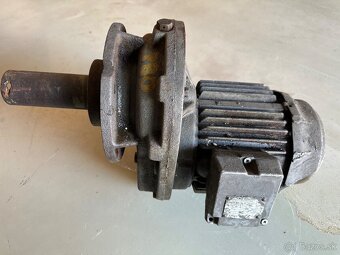 Elektromotor s prevodovkou - 4