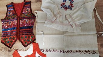 Staré Slovenské kroje 2. - 4