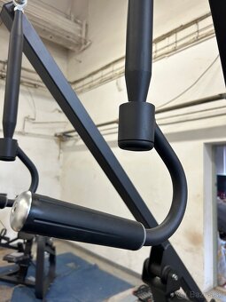 Nautilus lat pull down - 4