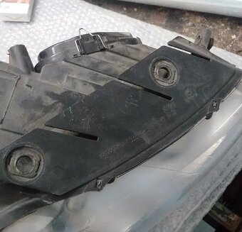 xenon bi-xenon pravy vw passat b6 svetlo prave 08- - 4