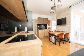 Chorvatsko-luxusný zariadený 4 izbový apartmán na Pagu - 4