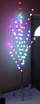 Svietiaca vianočná dekorácia stromček s farebným LED - 4