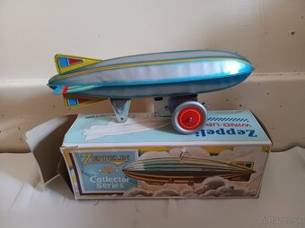Stará kovová hračka Zeppelin - 4
