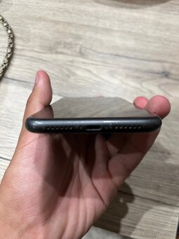 iPhone 11 - 4