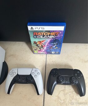 PlayStation 5 (PS5) + 2x ovládače - 4