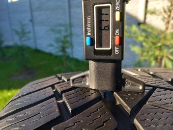 235/40 r19 zimne pneumatiky - 4