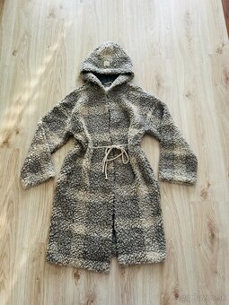 KRÁSNY KABÁT slovenskej značky LULL, PC 112 EUR - 4