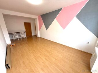 PRENÁJOM: VEĽKÝ 2-IZBOVÝ BYT S DVOMI BALKÓNMI - 4