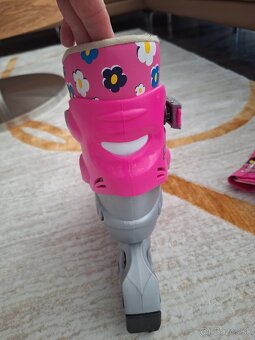 Kolieskové korčule s helmou a chráničmi - 4