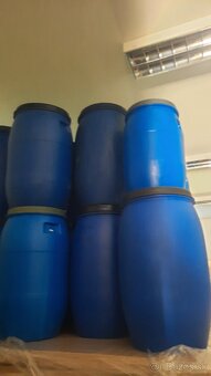 Plastové sudy rôznych objemov – 100 l, 200 l, 50 l – - 4