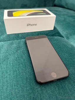 Apple iPhone SE 2020 64GB black - 4