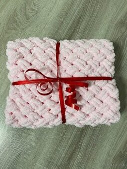 Háčkovaná baby pink (ružová) deka z jemnej evo vlny - 4
