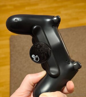 Playstation 4 PRO 1 TB - 4